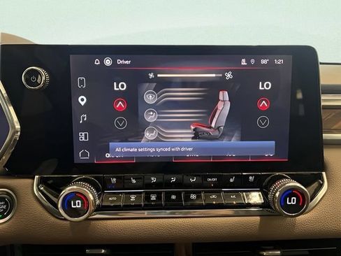 Certified 2025 GMC Canyon Denali AWD/4WD image 22