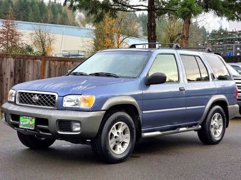 Used 2001 Nissan Pathfinder SE image 3
