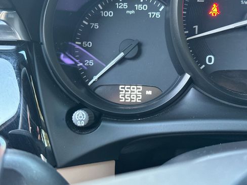 Used 2025 Porsche Macan image 25