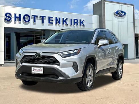 Used 2022 Toyota RAV4 XLE image 3