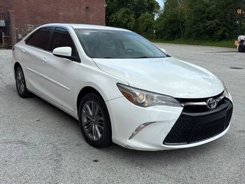 Used 2017 Toyota Camry SE FWD image 12