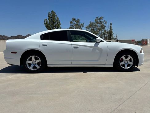 Used 2013 Dodge Charger SE RWD image 5