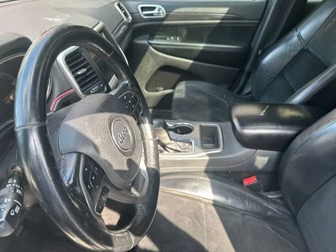 Used 2018 Jeep Grand Cherokee Altitude AWD/4WD image 12