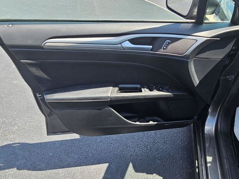 Used 2018 Ford Fusion SE w/ Fusion SE Technology Package FWD image 29