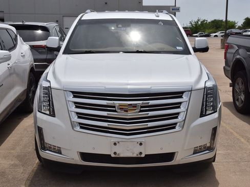Used 2017 Cadillac Escalade Platinum AWD/4WD image 2