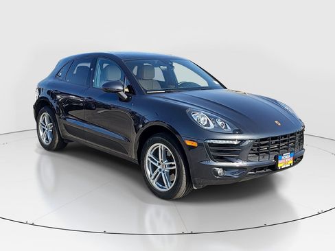 Used 2017 Porsche Macan AWD/4WD image 3