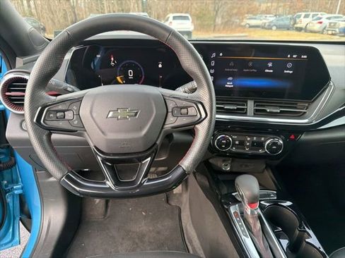 Used 2025 Chevrolet Trax RS w/ Sunroof Package image 19