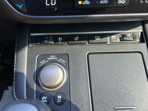 Used 2017 Lexus ES 300h FWD image 18