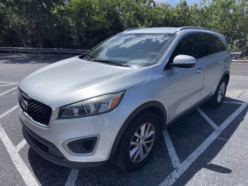 Used 2018 Kia Sorento FWD image 1