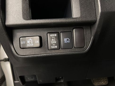 Used 2018 Toyota Tacoma TRD Off-Road image 25