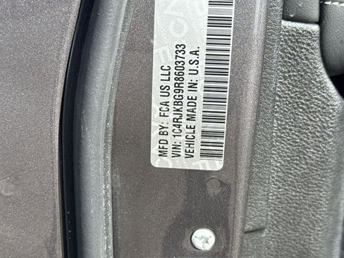 Used 2024 Jeep Grand Cherokee L Limited w/ Luxury Tech Group II image 34