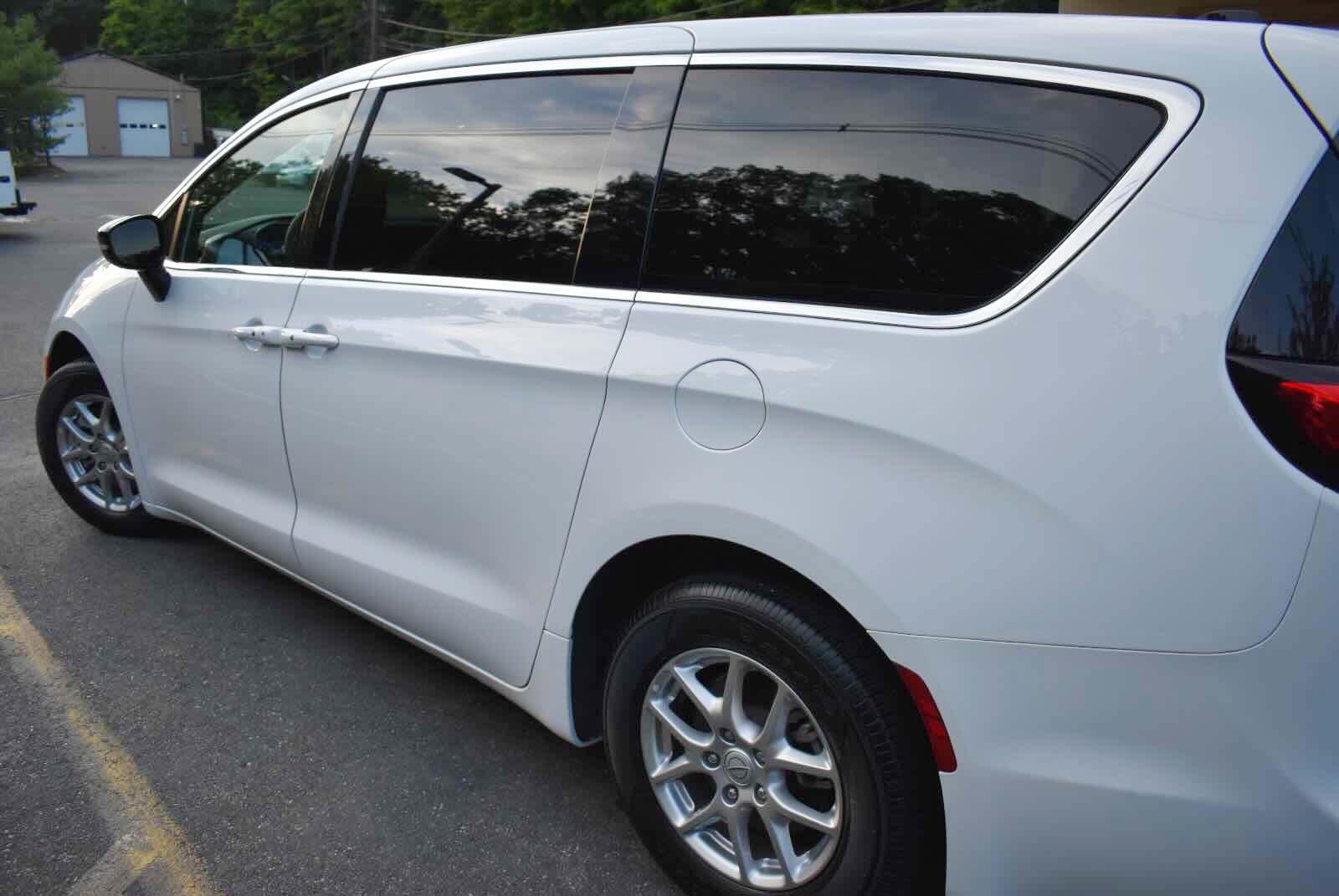 Used 2025 Chrysler Pacifica Select FWD image 55