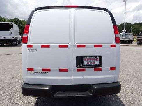 Used 2021 Chevrolet Express 2500 image 6