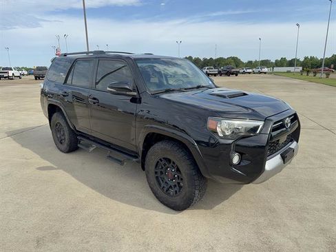 Used 2020 Toyota 4Runner TRD Off-Road Premium w/ Moonroof Package AWD/4WD image 2
