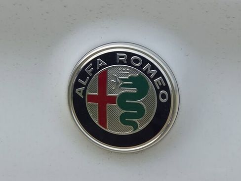 Used 2023 Alfa Romeo Giulia Sprint RWD image 13