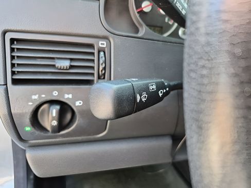 Used 2006 Chrysler Crossfire Limited image 22