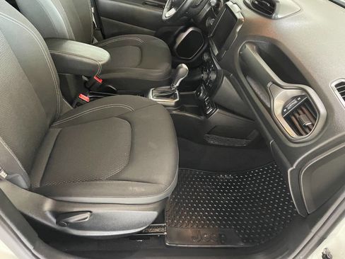 Used 2023 Jeep Renegade Latitude w/ Premium Group image 29