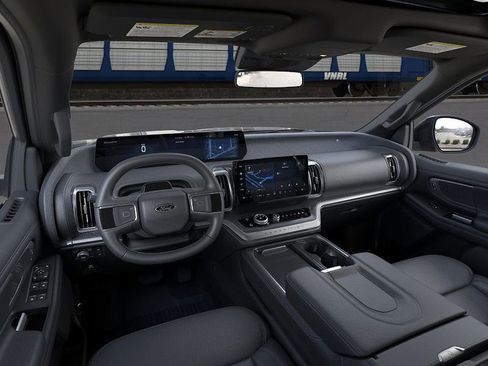 New 2026 Ford Expedition Platinum image 9