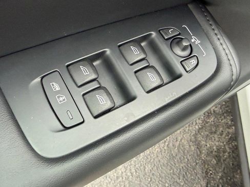 Certified 2024 Volvo XC60 B5 Plus w/ Protection Package Premier image 15