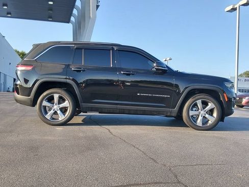 Used 2024 Jeep Grand Cherokee Limited AWD/4WD image 2