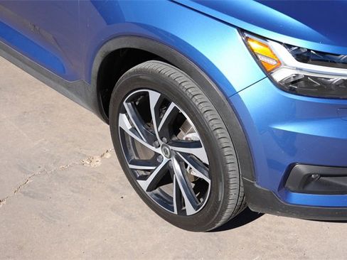 Used 2021 Volvo XC40 T5 R-Design image 10