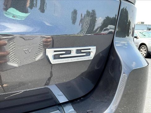 Used 2018 Jeep Grand Cherokee Limited AWD/4WD image 27