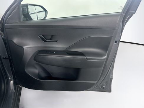 Used 2025 Hyundai Kona SEL FWD image 30