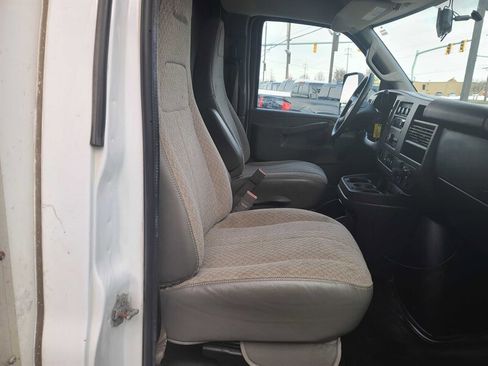 Used 2018 Chevrolet Express 4500 Extended w/ Driver Convenience Package image 12