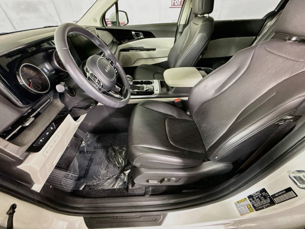 Certified 2024 Kia Carnival EX FWD image 26