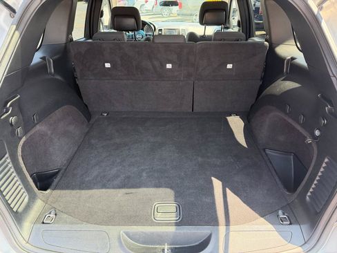 Used 2011 Jeep Grand Cherokee Laredo AWD/4WD image 11