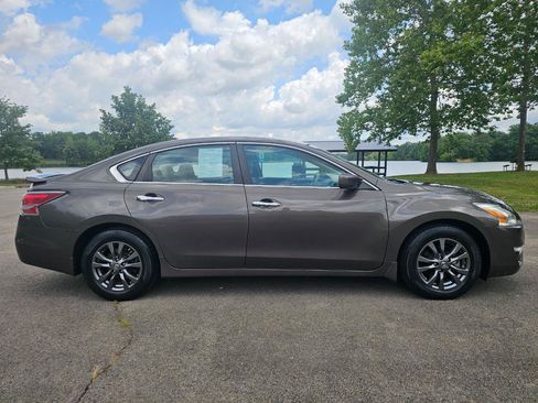 Used 2015 Nissan Altima 2.5 S w/ Special Edition Package FWD image 3
