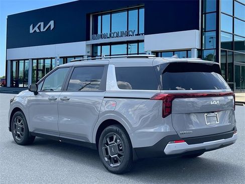 New 2026 Kia Carnival EX image 4