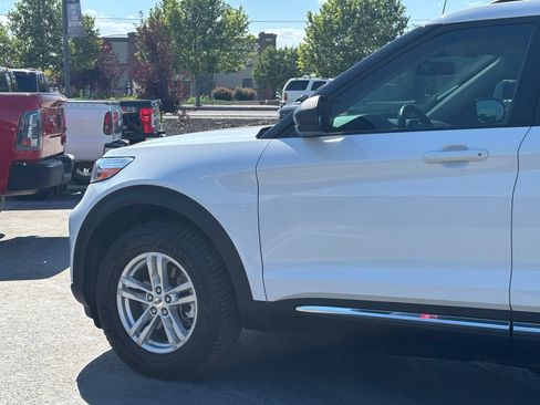 Used 2021 Ford Explorer XLT AWD/4WD image 6