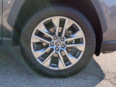 Used 2021 Toyota RAV4 XLE Premium image 11