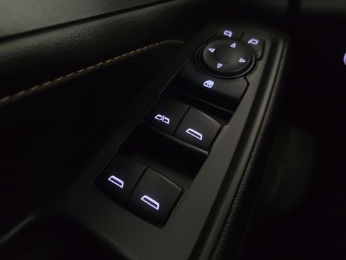 Used 2021 Chevrolet Traverse LT FWD image 27