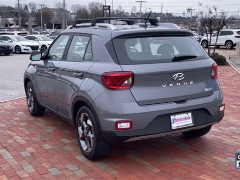 Used 2023 Hyundai Venue SEL image 9