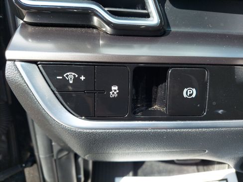 Used 2025 Kia Sportage EX FWD image 27