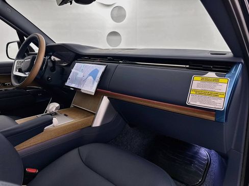New 2026 Land Rover Range Rover SV AWD/4WD image 31