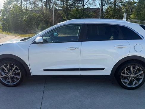 Used 2020 Kia Niro Touring FWD image 2