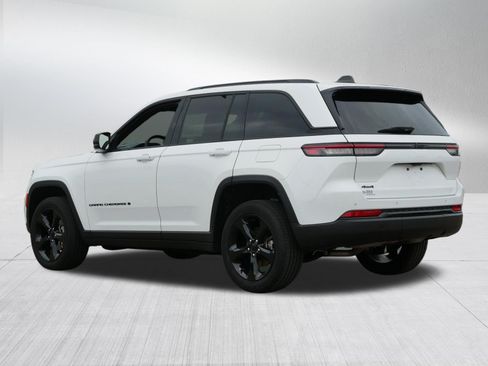 Used 2023 Jeep Grand Cherokee Altitude AWD/4WD image 5
