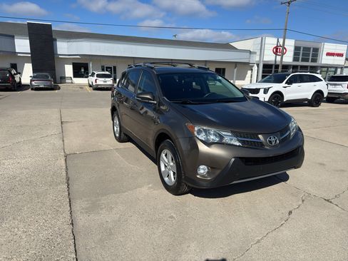 Used 2013 Toyota RAV4 XLE image 4