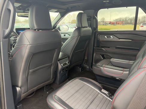 Used 2025 Ford Explorer ST-Line w/ Premium Package image 32