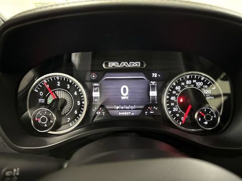 Used 2023 RAM 1500 Laramie AWD/4WD image 12