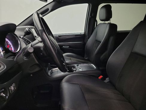 Used 2020 Dodge Grand Caravan SXT w/ Driver Convenience Group FWD image 17