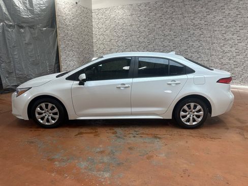 Used 2025 Toyota Corolla LE image 4