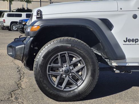 Used 2025 Jeep Wrangler Unlimited Sport AWD/4WD image 10