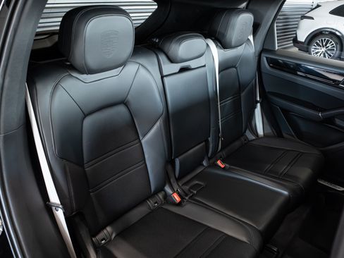 Certified 2023 Porsche Cayenne Platinum Edition AWD/4WD image 6