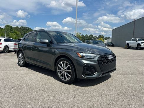 Used 2023 Audi Q5 e Prestige w/ Prestige Package AWD/4WD image 3
