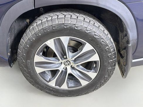 Used 2022 Toyota Highlander XLE AWD/4WD image 29