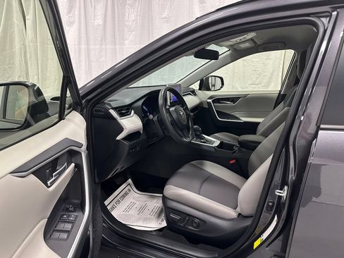 Used 2025 Toyota RAV4 XLE AWD/4WD image 10